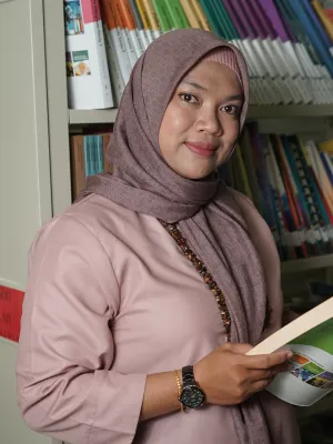 Nina Aprianti, S.Pd.